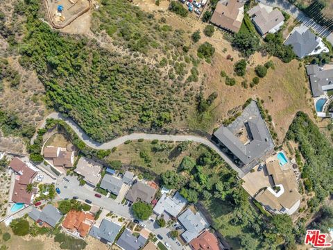 Tiny photo for 1682 Larco Way, Glendale, CA 91202 (MLS # 26669225)