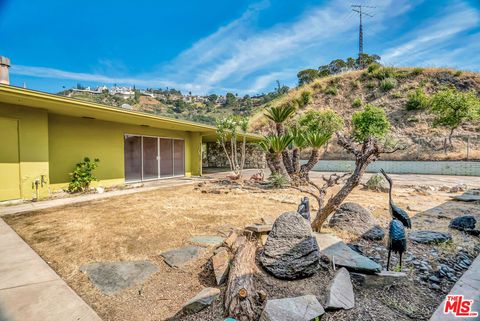 Tiny photo for 1682 Larco Way, Glendale, CA 91202 (MLS # 26669225)