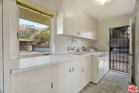 Tiny photo for 1682 Larco Way, Glendale, CA 91202 (MLS # 26669225)