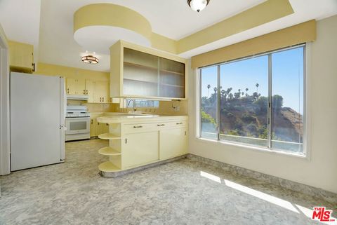 Tiny photo for 1682 Larco Way, Glendale, CA 91202 (MLS # 26669225)