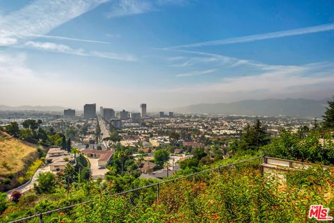 Tiny photo for 1682 Larco Way, Glendale, CA 91202 (MLS # 26669225)