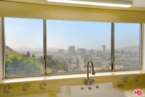 Tiny photo for 1682 Larco Way, Glendale, CA 91202 (MLS # 26669225)