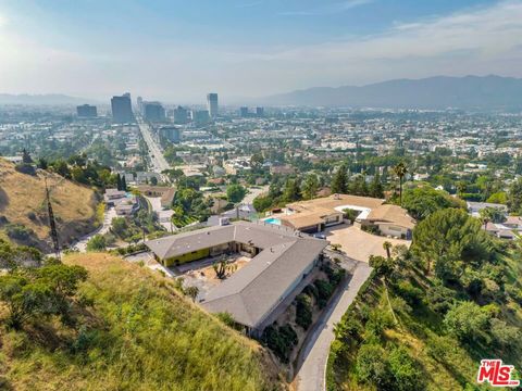 Tiny photo for 1682 Larco Way, Glendale, CA 91202 (MLS # 26669225)