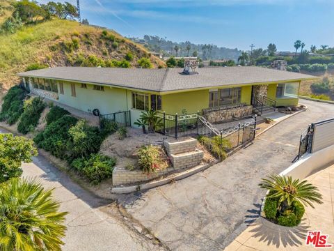 Photo of 1682 Larco Way, Glendale, CA 91202 (MLS # 26669225)