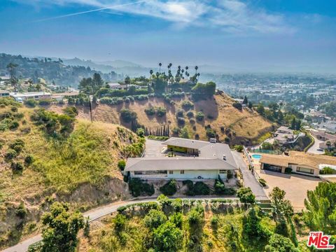 Tiny photo for 1682 Larco Way, Glendale, CA 91202 (MLS # 26669225)