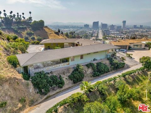 Tiny photo for 1682 Larco Way, Glendale, CA 91202 (MLS # 26669225)