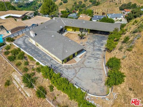 Tiny photo for 1682 Larco Way, Glendale, CA 91202 (MLS # 26669225)