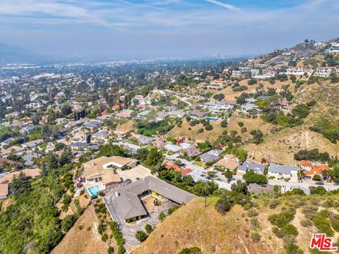 Tiny photo for 1682 Larco Way, Glendale, CA 91202 (MLS # 26669225)
