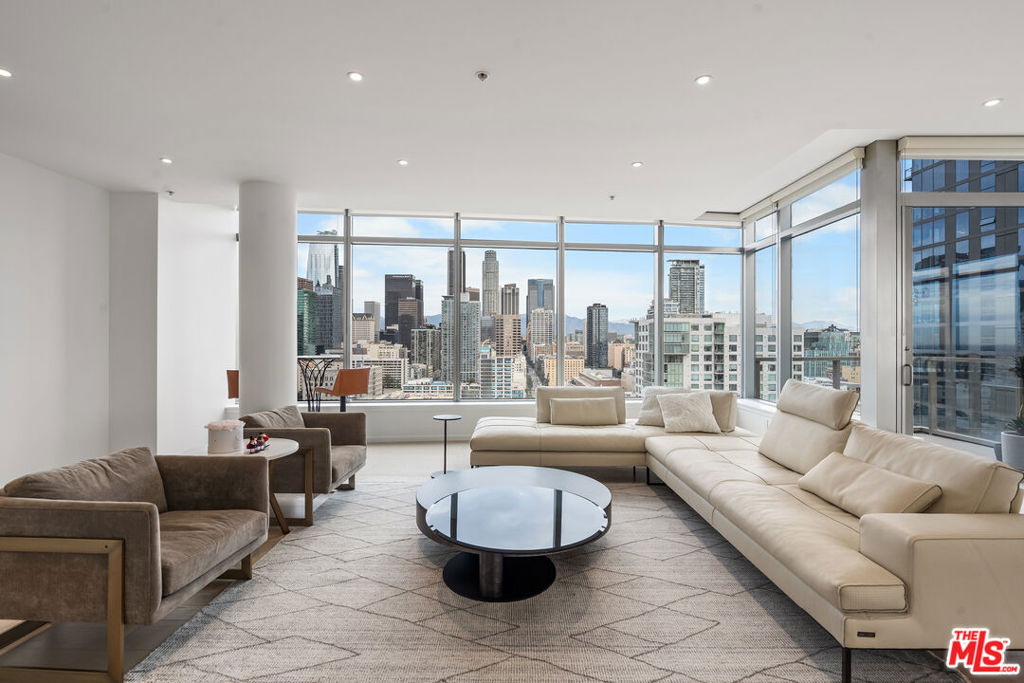 1155 S Grand Avenue 2109