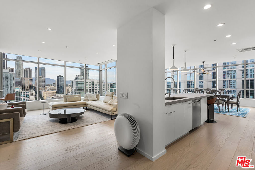 1155 S Grand Avenue 2109