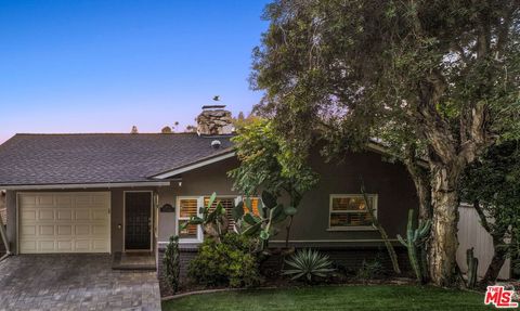 Photo of 2855 Effie Street, Los Angeles, CA 90026 (MLS # 26843615)