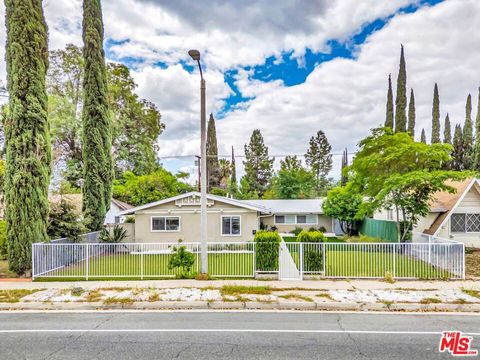 Photo of 23830 Vanowen Street, West Hills, CA 91307 (MLS # 26813719)