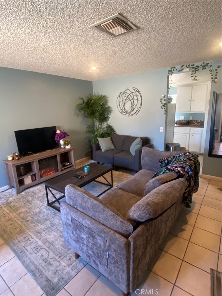 Here is a great chance to start your real estate portfolio with this beautiful 1 bedroom 1 bathroom condo in the heart of Fontana. Just minutes from Downtown Fontana and all its amenities as well as a 10-minute walk to Chaffey College and also not to mention being across the street from Veterans Park. All the amenities and its great location make this condo a true GEM !