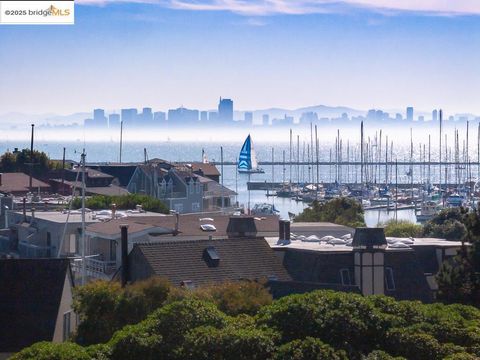 Photo of 1300 Quarry Ct #303, Richmond, CA 94801 (MLS # 41119605)