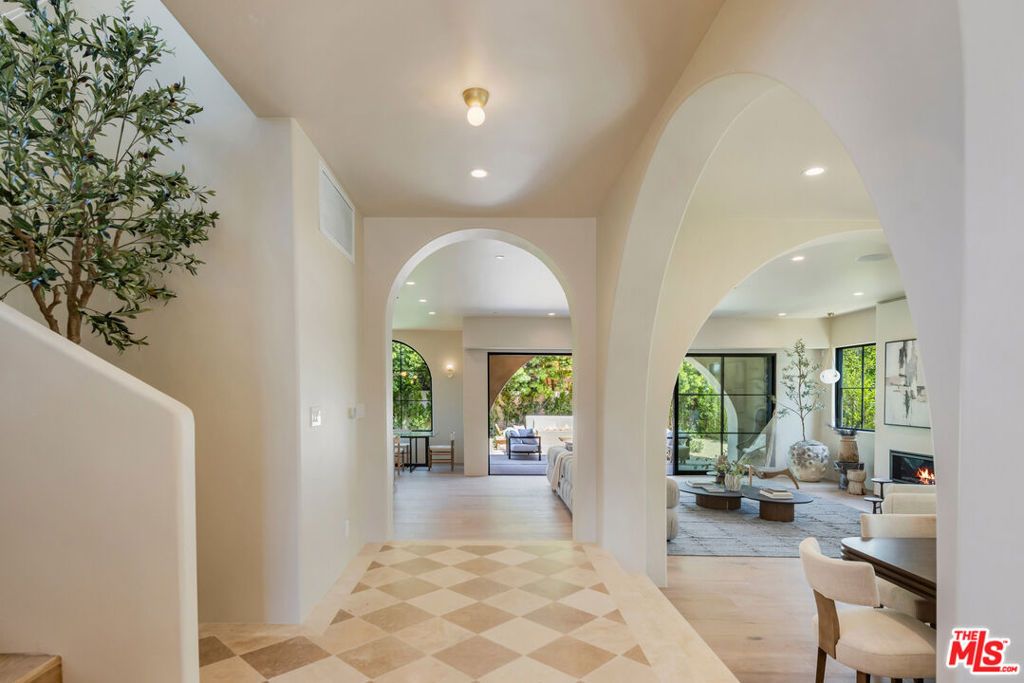 listing image 130725940396014024301