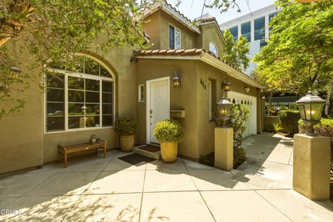 Photo of 664 S Mansfield Avenue, Los Angeles, CA 90036 (MLS # P1-27289)