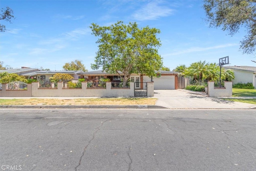 1401 S Joane Way