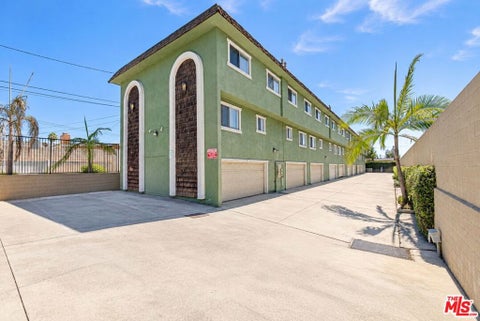 Photo of 9214 1/4 Palm Street, Bellflower, CA 90706 (MLS # 26104130)