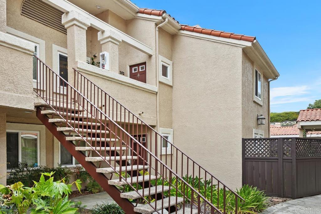 102 Sea Cliff Way