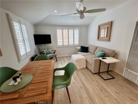 207 1/2 Emerald Avenue Newport Beach CA 92662