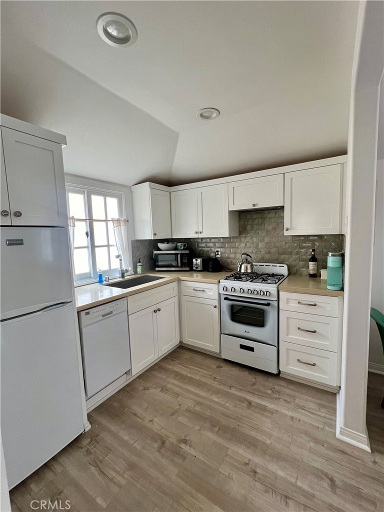 207 1/2 Emerald Avenue