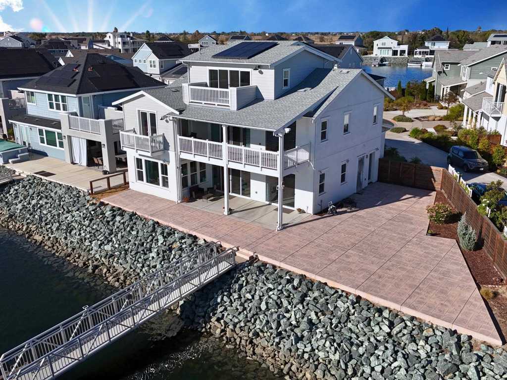 290 Waterside Pl