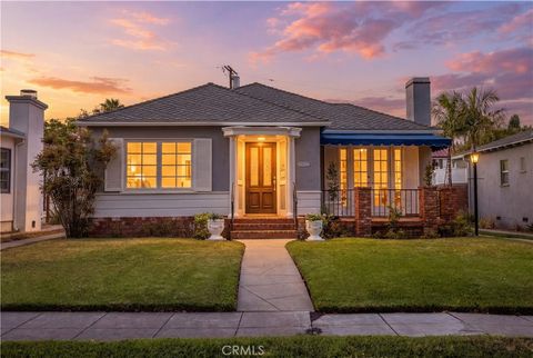 Photo of 1332 Pearl ST, Santa Monica, CA 90405 (MLS # SR26132284)