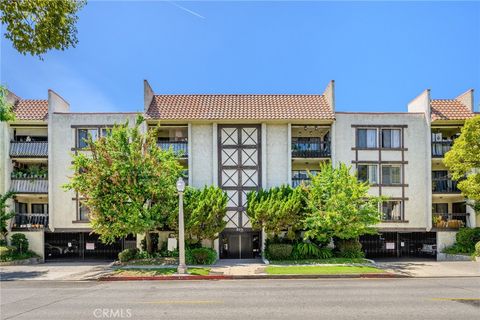 Photo of 515 N Jackson Street #206, Glendale, CA 91206 (MLS # GD26090111)