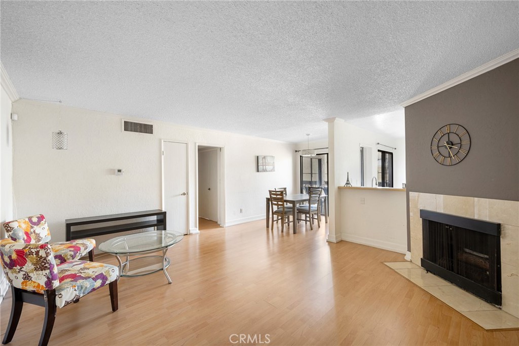 515 N Jackson Street 206