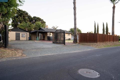 Photo of 141 Carol Ln Ln, Oakley, CA 94561 (MLS # 41134259)