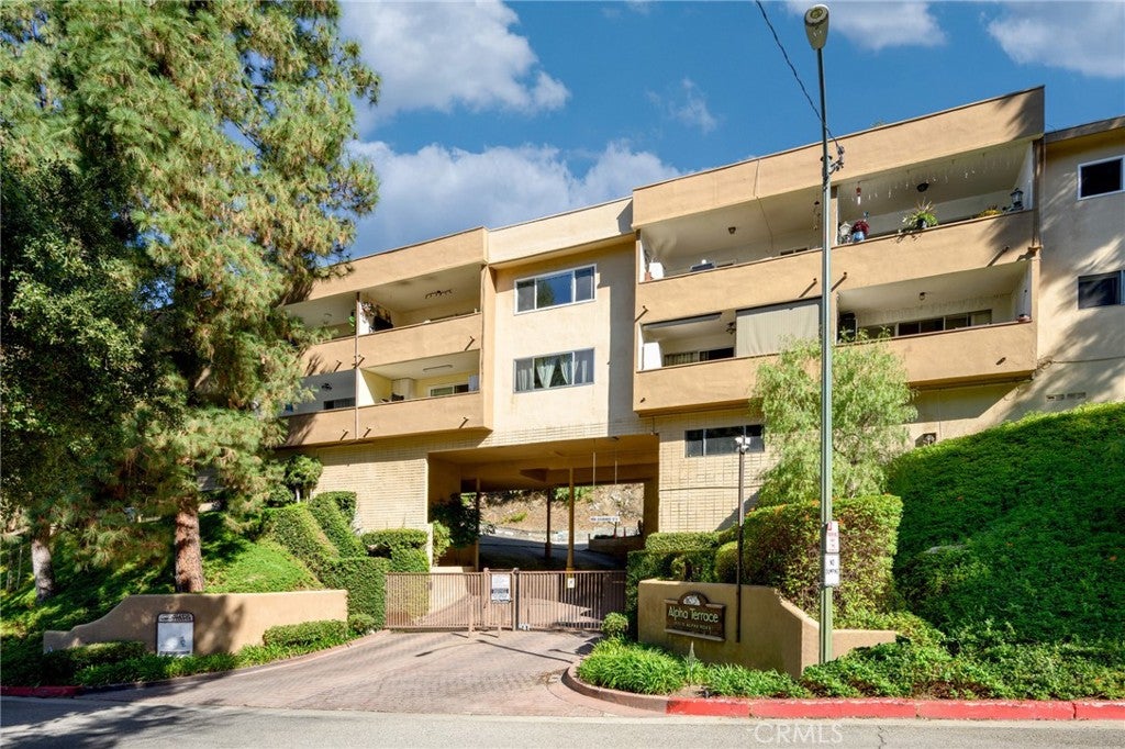 1935 Alpha Rd 214, Glendale CA 91208