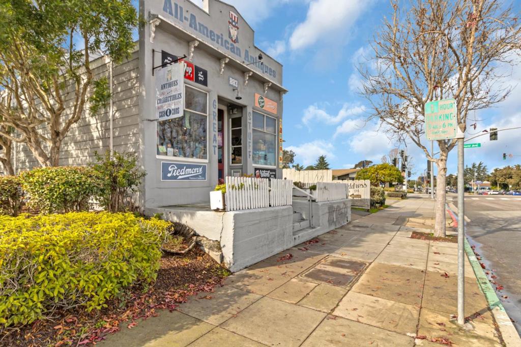 883 Lighthouse Avenue