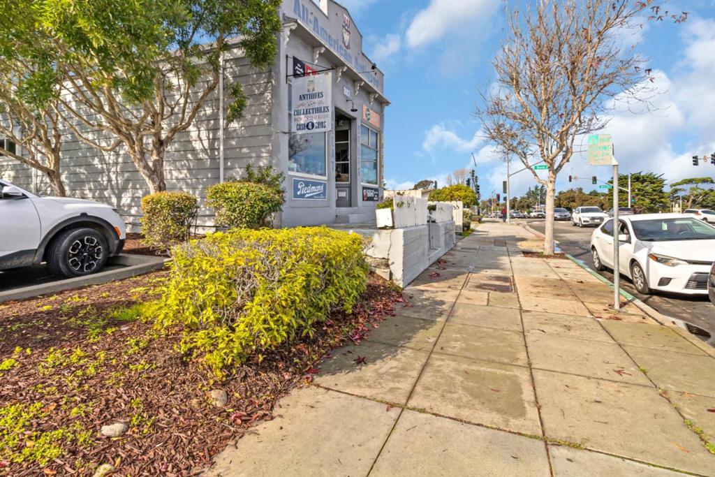 883 Lighthouse Avenue
