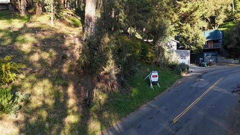 Photo of 5847 5847 Ascot Dr, Oakland, CA 94611 (MLS # 41126326)