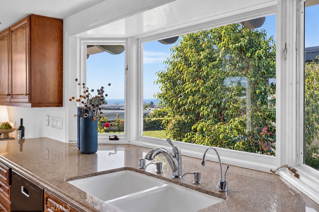 2715 Island View Drive, Corona Del Mar CA 92625 - Photo 22