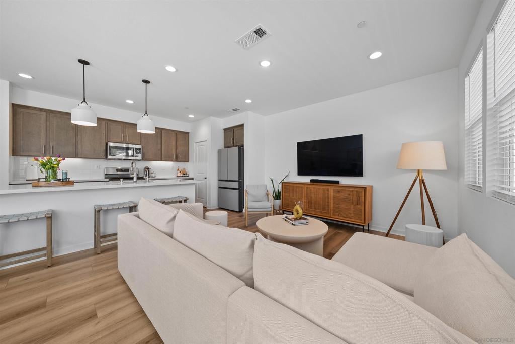 Properties 2 39392 Corvina Ln