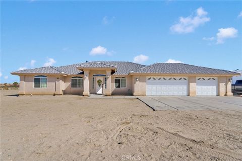 Photo of 12871 Alta Vista Rd, Pinon Hills, CA 92372 (MLS # HD25236286)