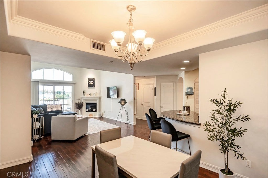 14242 Burbank 307