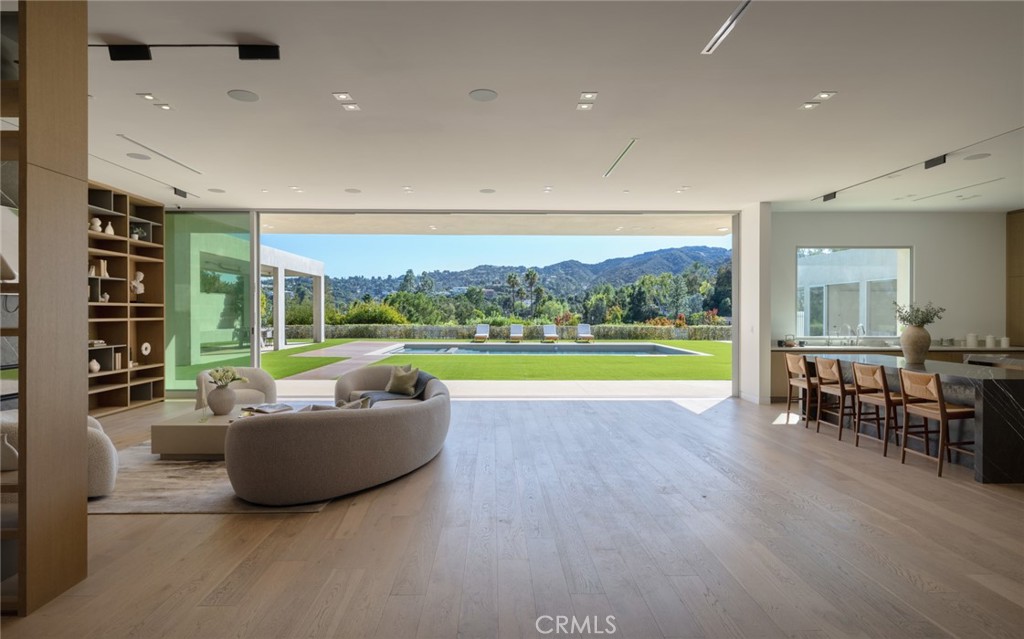 Properties 3 4442 Estrondo Drive