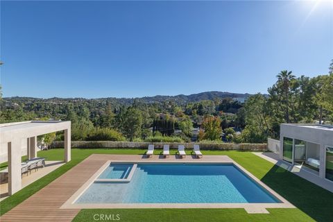 4442 Estrondo Drive Encino CA 91436