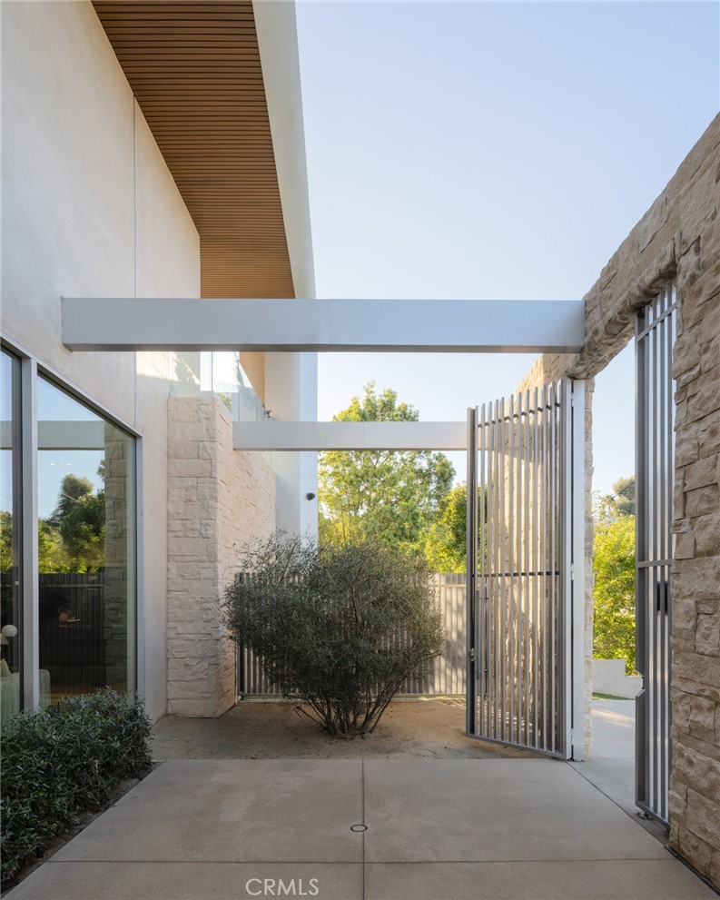 Properties 2 4442 Estrondo Drive