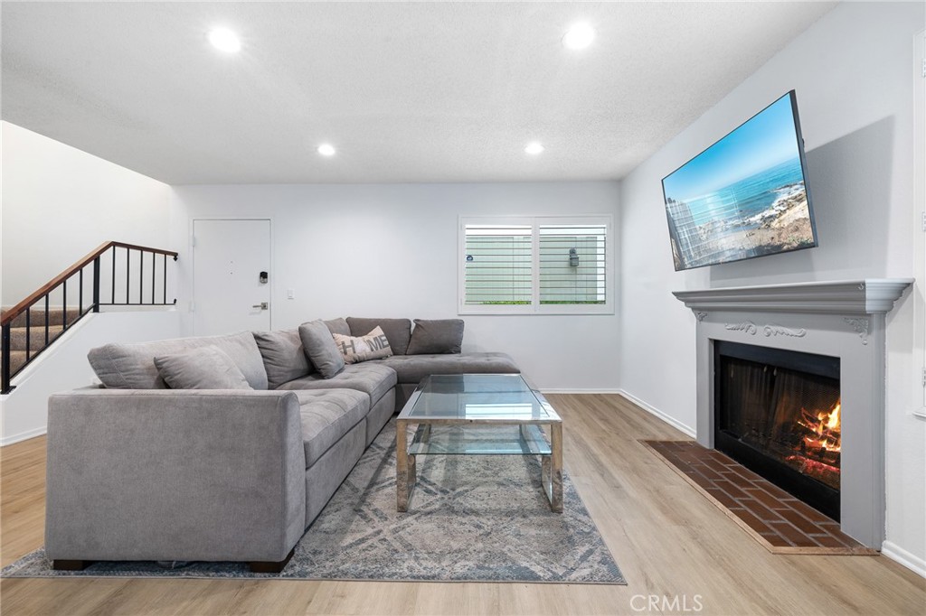 27114 Hidaway Avenue 3