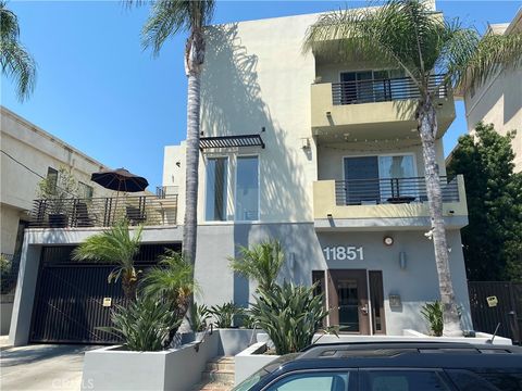 Photo of 11851 Laurelwood Drive #103, Studio City, CA 91604 (MLS # GD25265090)