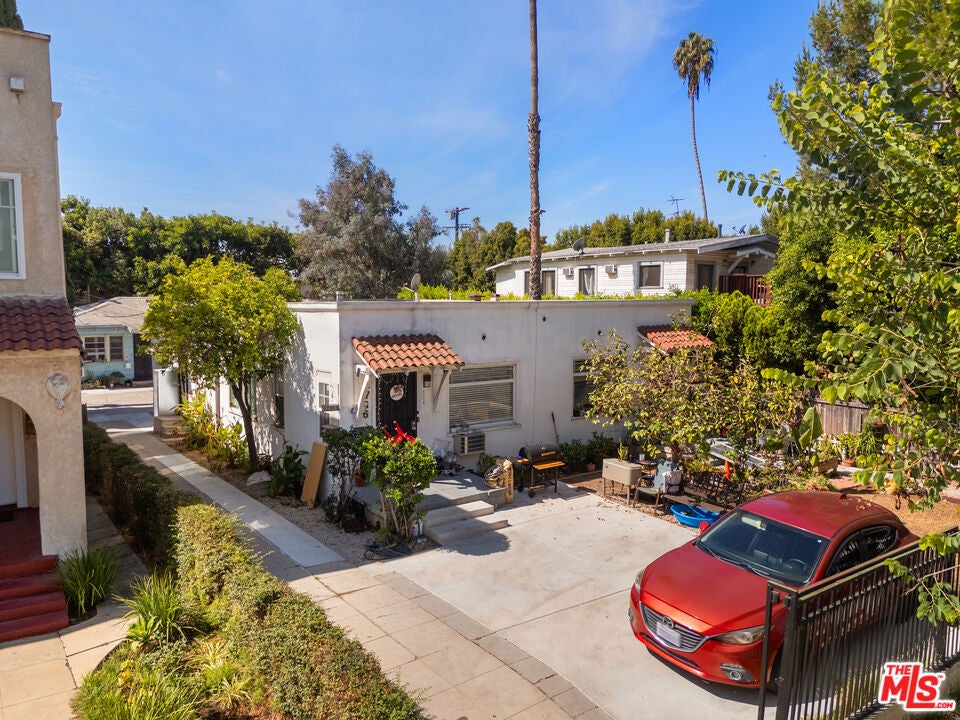 5736 La Mirada Avenue
