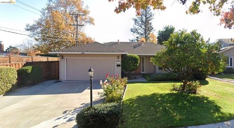 Photo of 902 Tanager CT Ct, Sunnyvale, CA 94087 (MLS # 41132751)