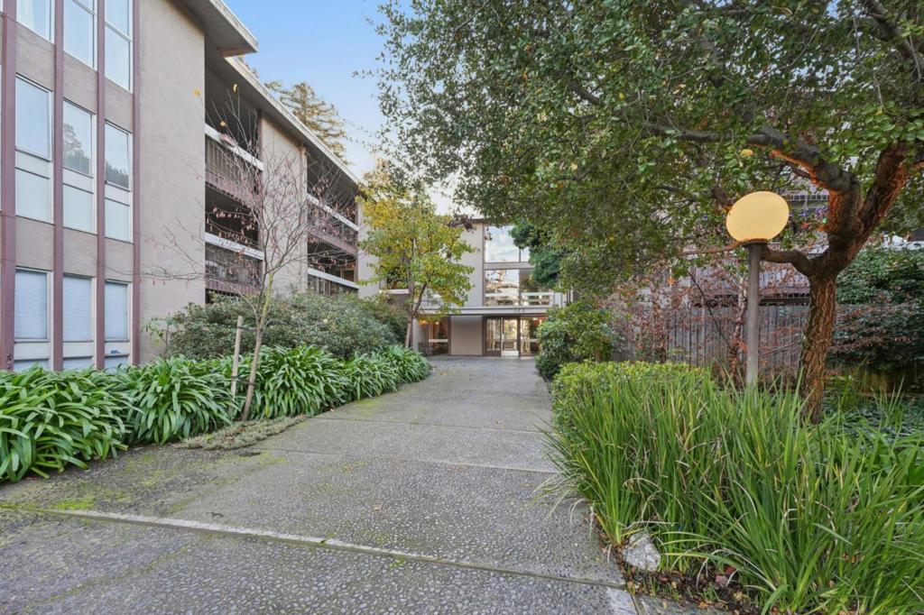 323 Monte Vista Avenue 203, Oakland CA 94611
