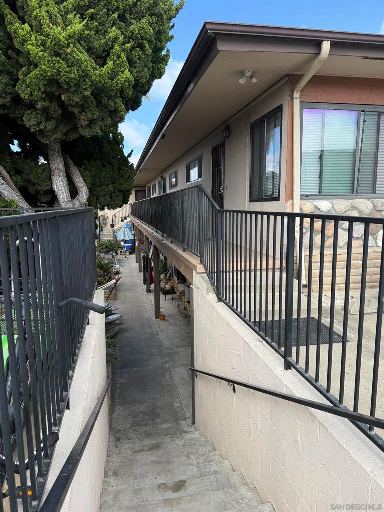 4826 Santa Cruz Ave