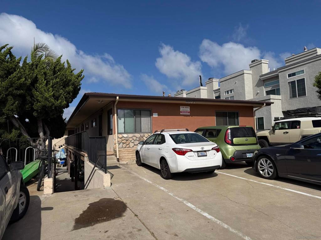 4826 Santa Cruz Ave