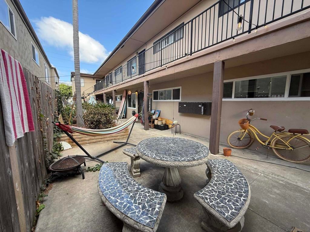 4826 Santa Cruz Ave