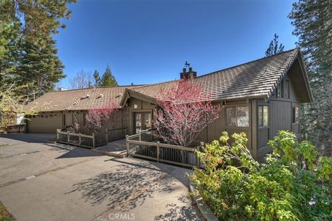 Photo of 299 Riviera Dr, Lake Arrowhead, CA 92352 (MLS # IG26061745)
